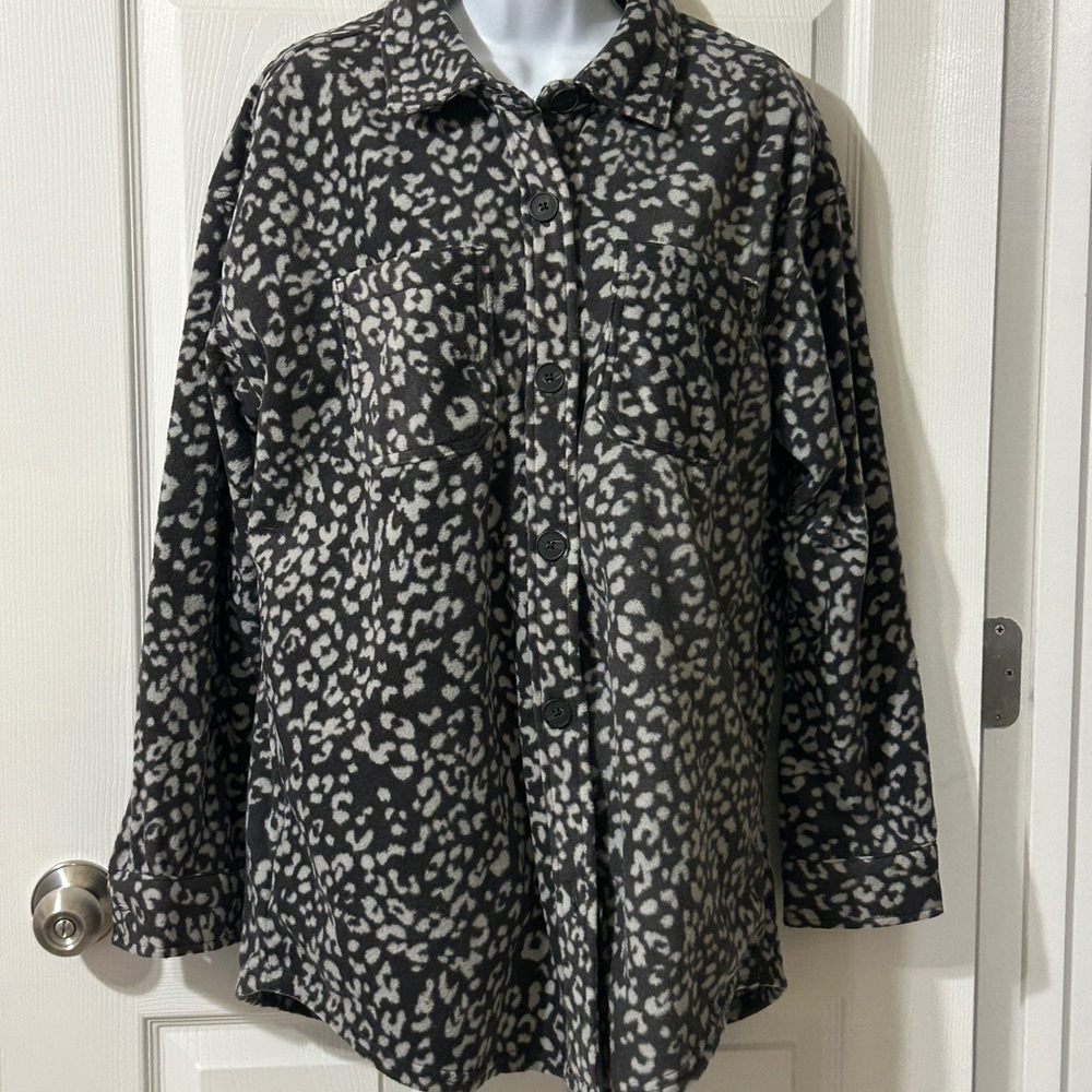 NWT Maurices black leopard print fleece shirt
